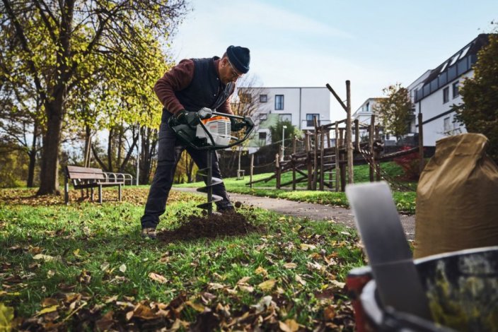Akumulátorový půdní jamkovač STIHL BTA 140