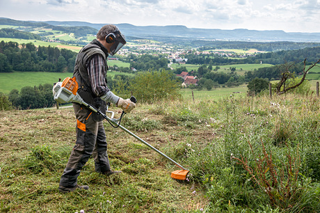 KŘOVINOŘEZ STIHL FS 235