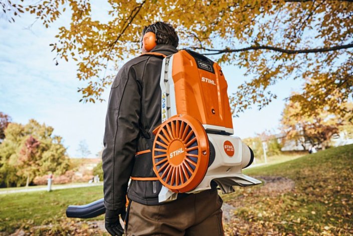 AKU Foukač STIHL BGA 300