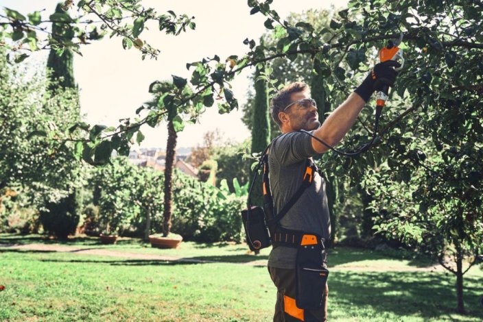 AKUMULÁTOROVÉ NŮŽKY NA VĚTVE STIHL ASA 140