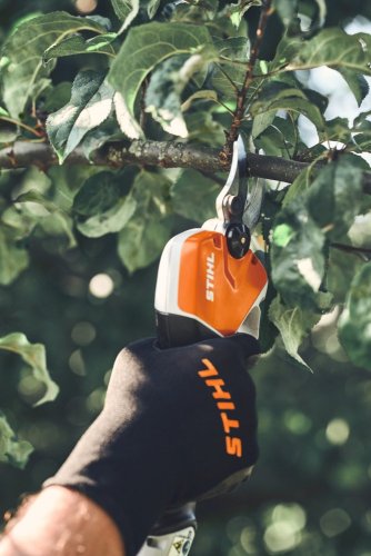 AKUMULÁTOROVÉ NŮŽKY NA VĚTVE STIHL ASA 140