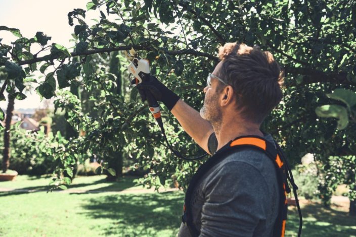 AKUMULÁTOROVÉ NŮŽKY NA VĚTVE STIHL ASA 140