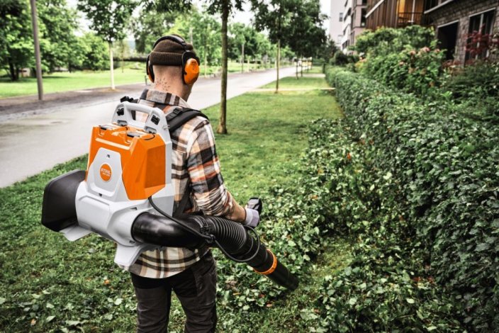 Akumulátorový foukač STIHL BRA 280 B