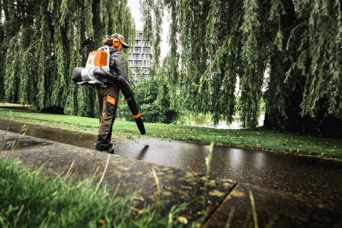 Akumulátorový foukač STIHL BRA 200