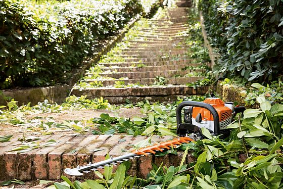 Benzínové zahradní nůžky STIHL HS 82 T