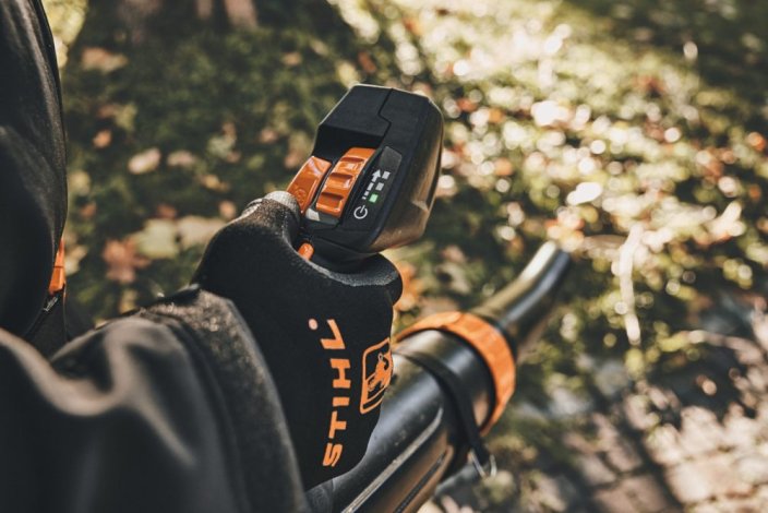 AKU Foukač STIHL BGA 300