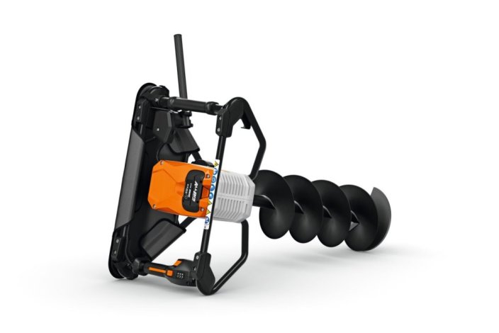 Akumulátorový půdní jamkovač STIHL BTA 140