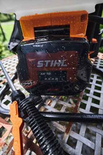 Akumulátorový postřikovač STIHL SGA 60