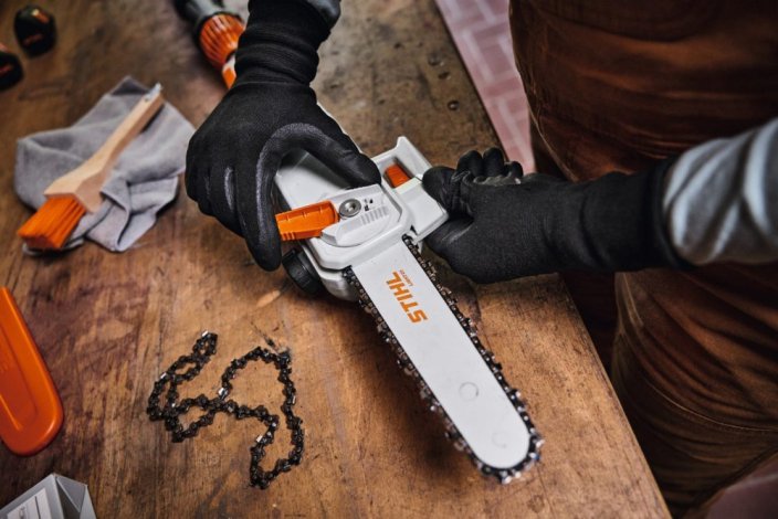Akumulátorová vyvětvovací pila STIHL HTA 30 SET