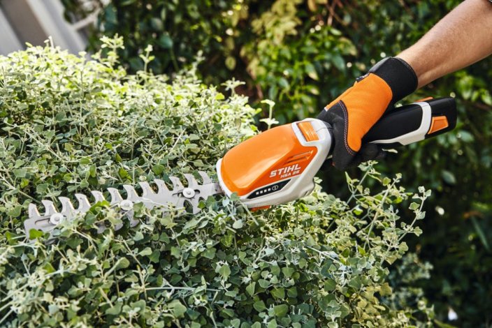 AKU zahradní nůžky STIHL HSA 26 SET