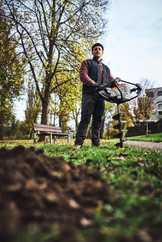 Akumulátorový půdní jamkovač STIHL BTA 140