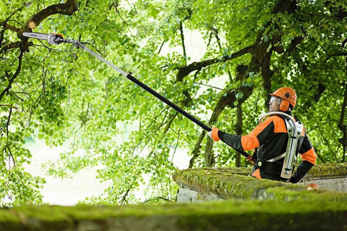 Vyvětvovací motorová pila STIHL HT 105