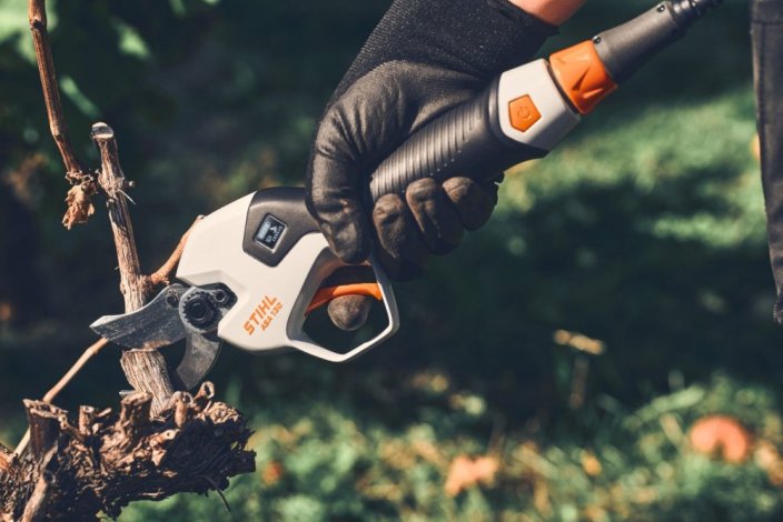 AKUMULÁTOROVÉ NŮŽKY NA VĚTVE STIHL ASA 130